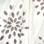 Воал с абстрактен флорален мотив